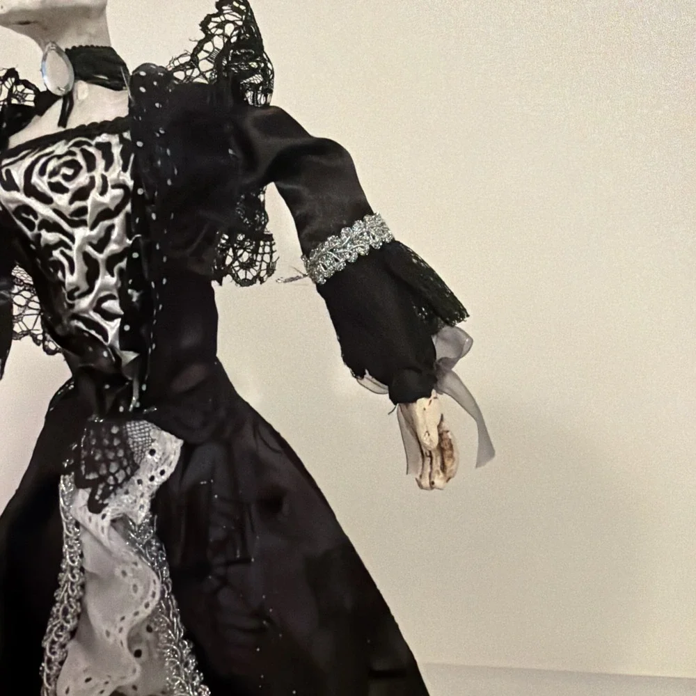 Katherine's Collection Skeleton Lady 22